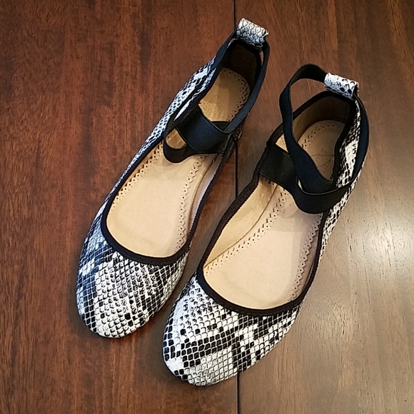 Urban Outfitters Shoes - Urban Outfitters Flats NWOT